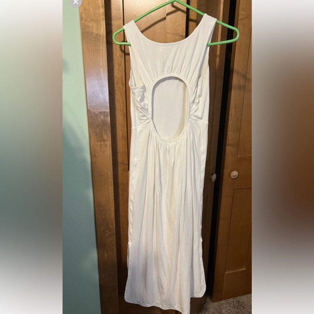 Elegant White Sleeveless Dress
